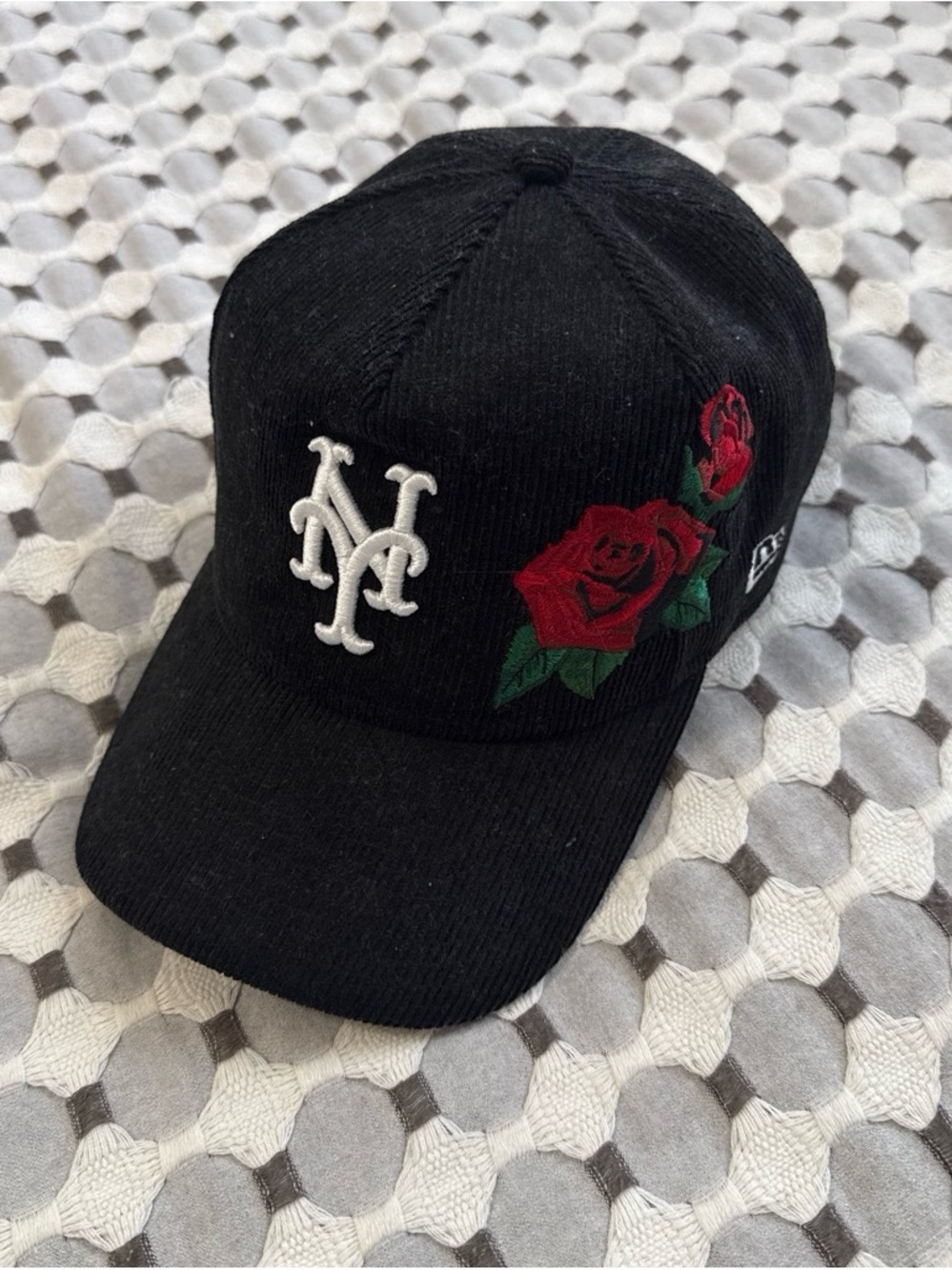 Black NY Mets Logo Baseball Cap with Red Rose Embroidery